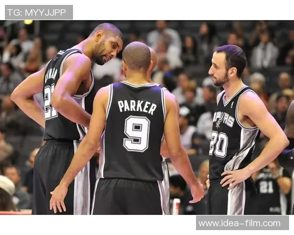 波波维奇与足球明星的跨界合作与体育精神的碰撞探讨 波波维奇与足球明星的跨界合作与体育精神的碰撞探讨